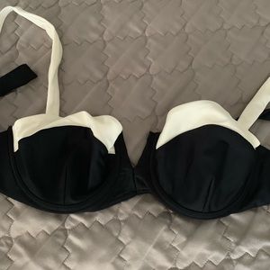 Monday Swimwear Clovelly top size L